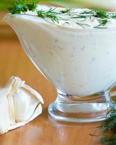 Соус из зелени с чесноком