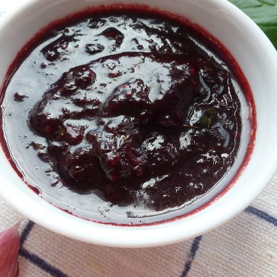 Рецепт соуса к мясу из жимолости