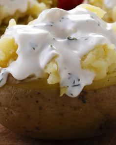 Соус к отварному картофелю со сметаной и чесноком