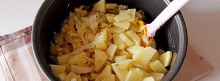 борщ с кислой капустой в мультиварке. Шаг 10