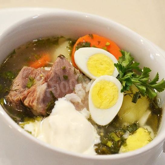 Рецепт зеленого борща с щавелем и перепелиными яйцами