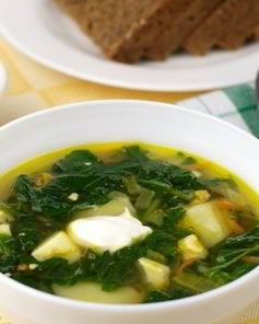 Зеленый борщ с яйцом