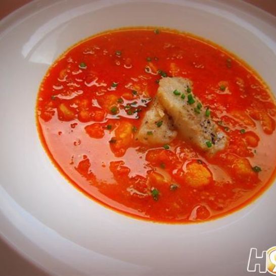 Рецепт пряного томатного супа с рыбой и перцем чили