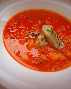 Пряный томатный суп с рыбой и перцем чили