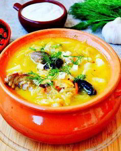 Кислые щи с утиными потрошками и черносливом