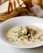 Сливочный суп с курицей и грибами