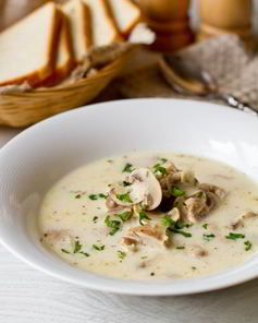 Сливочный суп с курицей и грибами