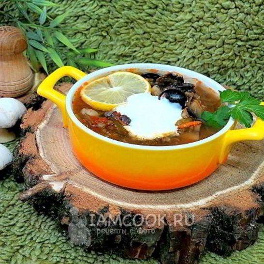 Рецепт солянки грибной с огурцами