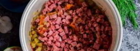 солянка с колбасой и маслинами. Шаг 6