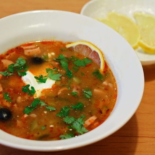 Рецепт солянки с копченостями