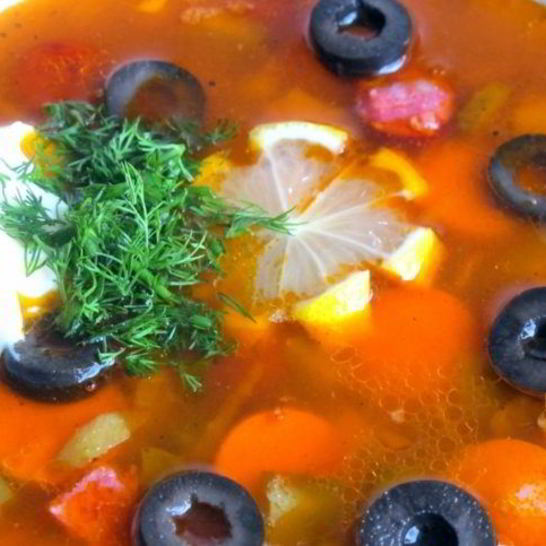 Рецепт солянки с лимоном и оливками