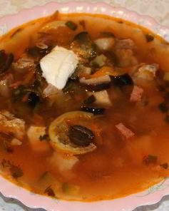 Солянка со свининой в мультиварке