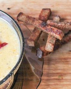 Картофельный суп-пюре с чесночными гренками