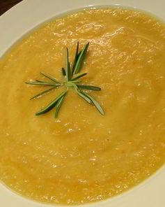 Суп-пюре из корнеплодов с имбирем и розмарином