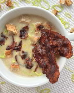 Суп-пюре из лисичек с беконом и пореем