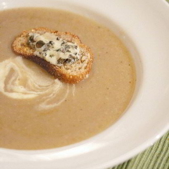 Рецепт супа-пюре из пастернака с луком-пореем и петрушкой