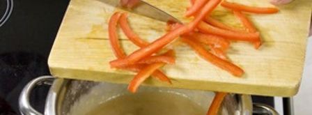 суп-пюре из риса, лука и помидоров. Шаг 2