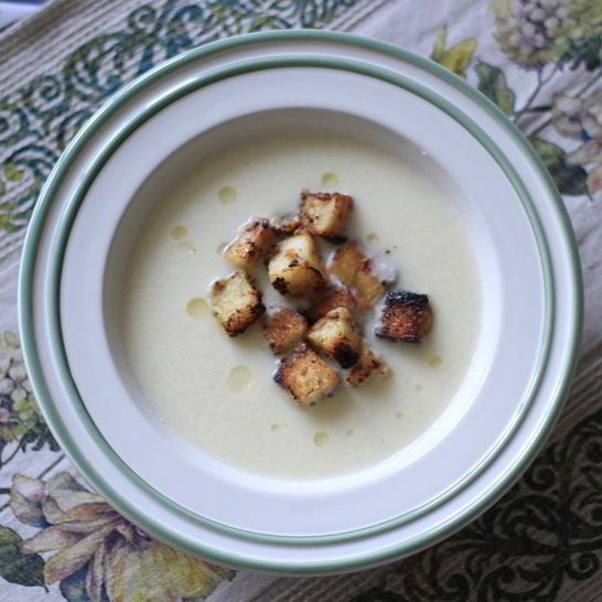 Рецепт супа-пюре из цветной капусты с горчичными гренками