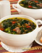 Суп с фрикадельками и шпинатом