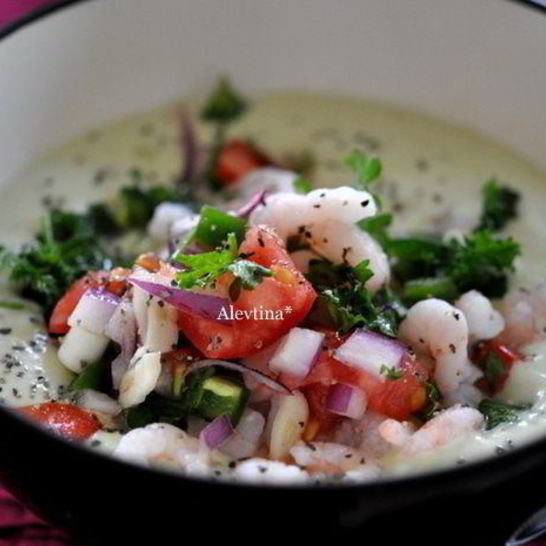 Рецепт супа с томатной сальсой, креветками и авокадо