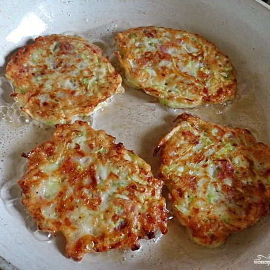 Рецепт блинчиков из кабачков с курицей