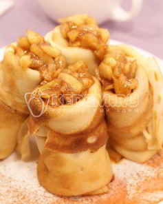 Блинчики с яблоками и корицей