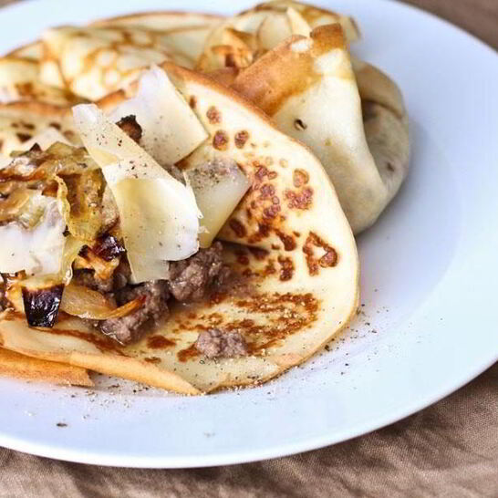 Рецепт блинов с говядиной и луком