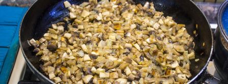 блины с картошкой и грибами на кипятке. Шаг 14