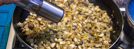 блины с картошкой и грибами на кипятке. Шаг 15