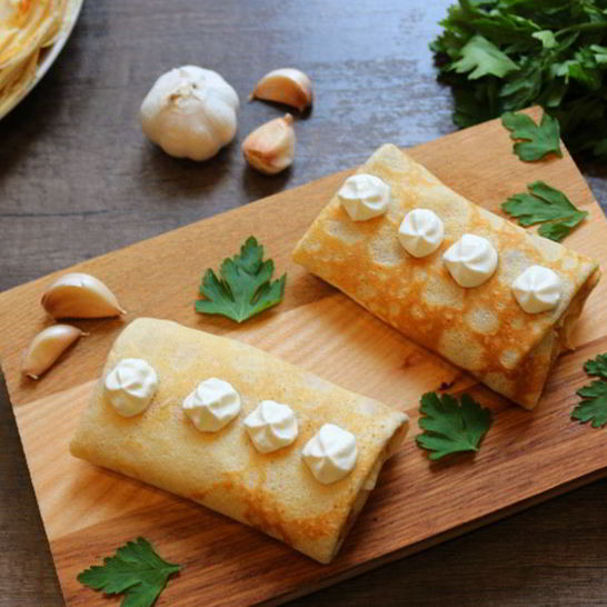 Рецепт блинов с сыром, ветчиной и сметаной