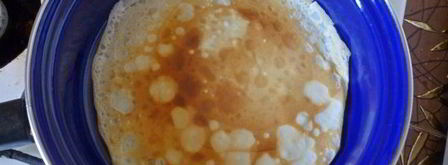 блины с творогом, обжаренные на сливочном масле. Шаг 7