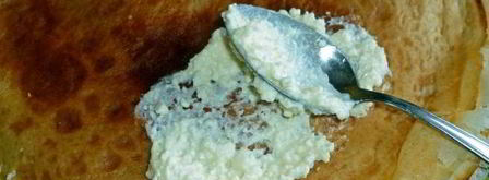 блины с творогом, обжаренные на сливочном масле. Шаг 9