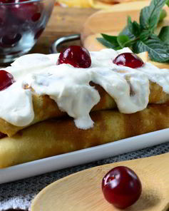 Блины с вишней под сметаной