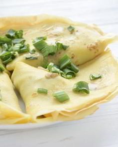 Блины с яйцом и зеленым луком