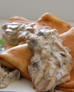 Сливочно-грибные блинчики под сливочно-грибным соусом