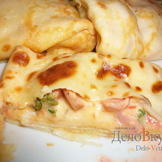 Рецепт тонких блинов с начинкой и соусом из свежих томатов