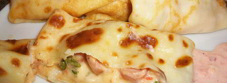 тонкие блины с начинкой и соусом из свежих томатов. Шаг 13