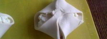 булочки из слоеного теста с творогом. Шаг 3