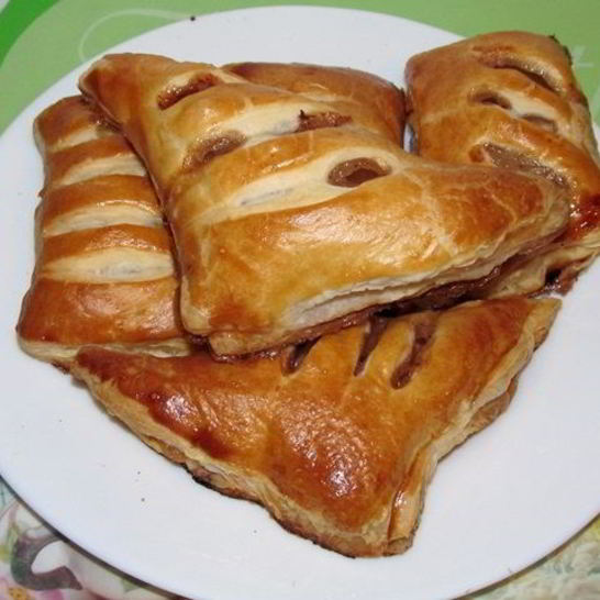 Рецепт булочек из слоеного теста с яблоками