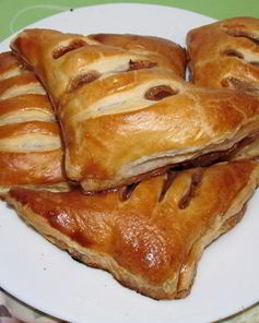 Булочки из слоеного теста с яблоками