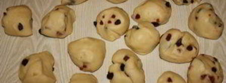 булочки с изюмом и вишней. Шаг 7