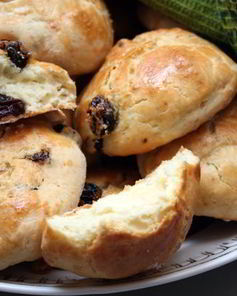 Булочки с изюмом