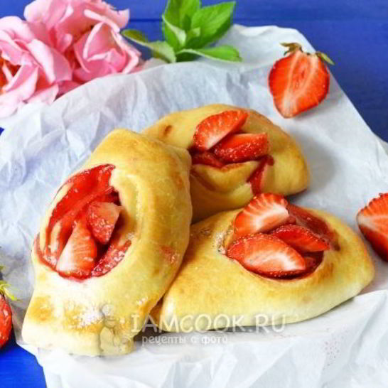 Рецепт булочек с клубникой
