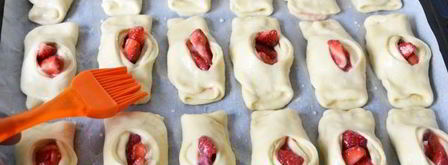 булочки с клубникой. Шаг 20
