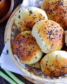 Булочки с зеленым луком и ветчиной
