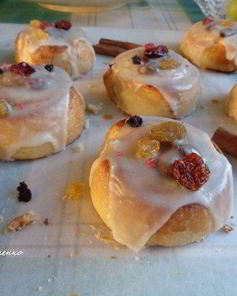 Булочки-улитки с изюмом и корицей