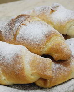 Классические французские круассаны