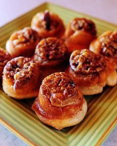 Мини-булочки с орехами