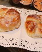 Плюшки с яблоком и сгущенкой