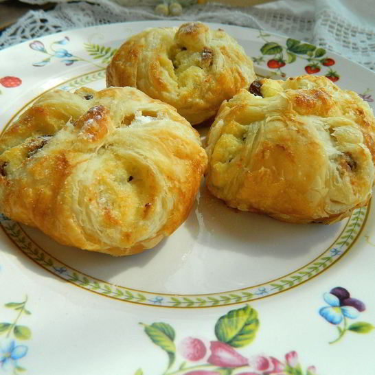 Рецепт слоеных булочек с творогом